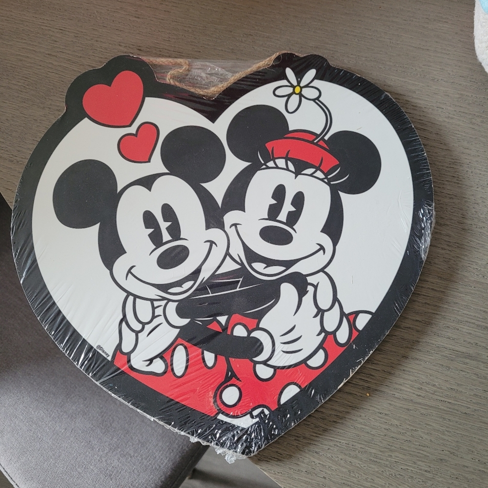 NWT Mickey/Mini Heart Decor